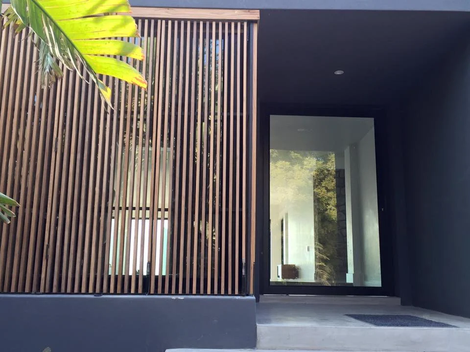 Mountain View Residence vertical timber slat privacy screen at the entrance